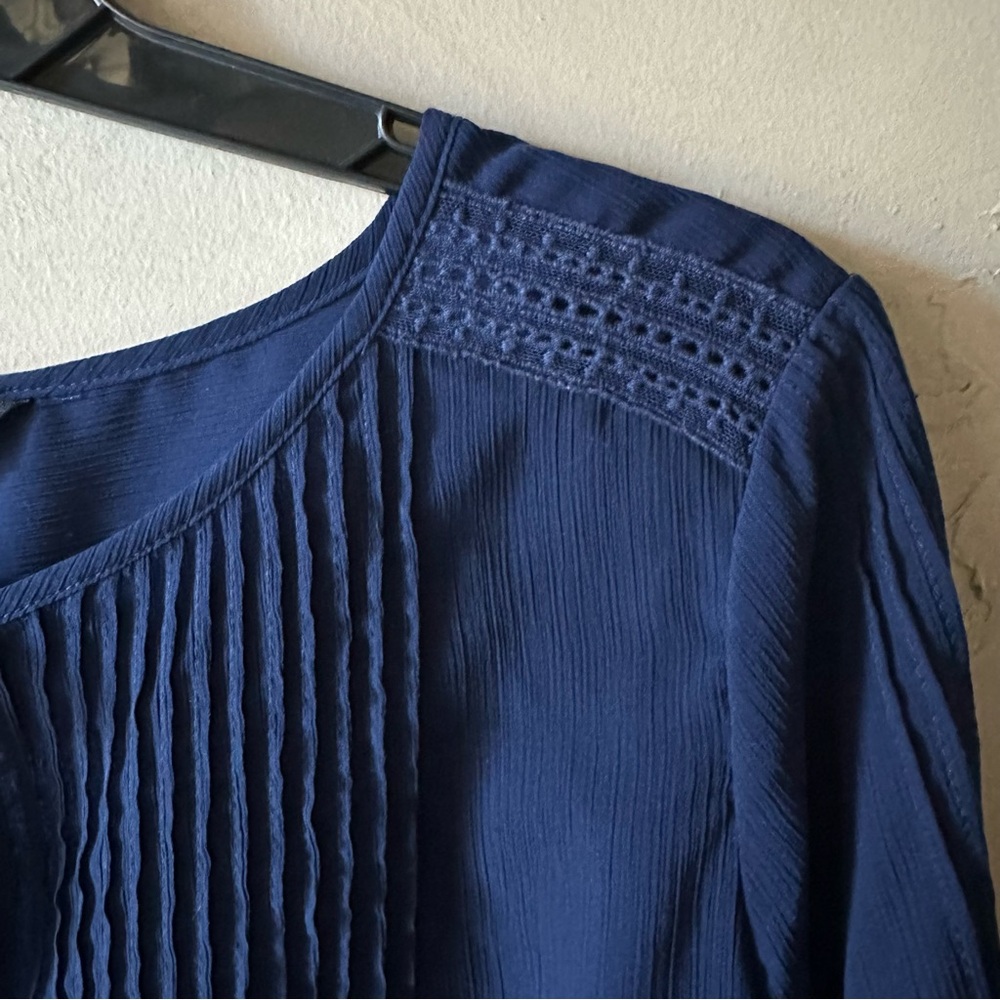 White House Black Market Navy Blue Top - Picture 4 of 7
